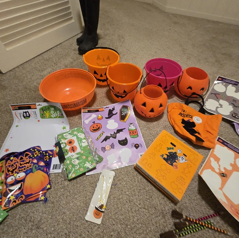 Halloween Supplies Set And Decor